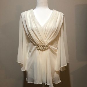 Flowy blouse with pearl accent